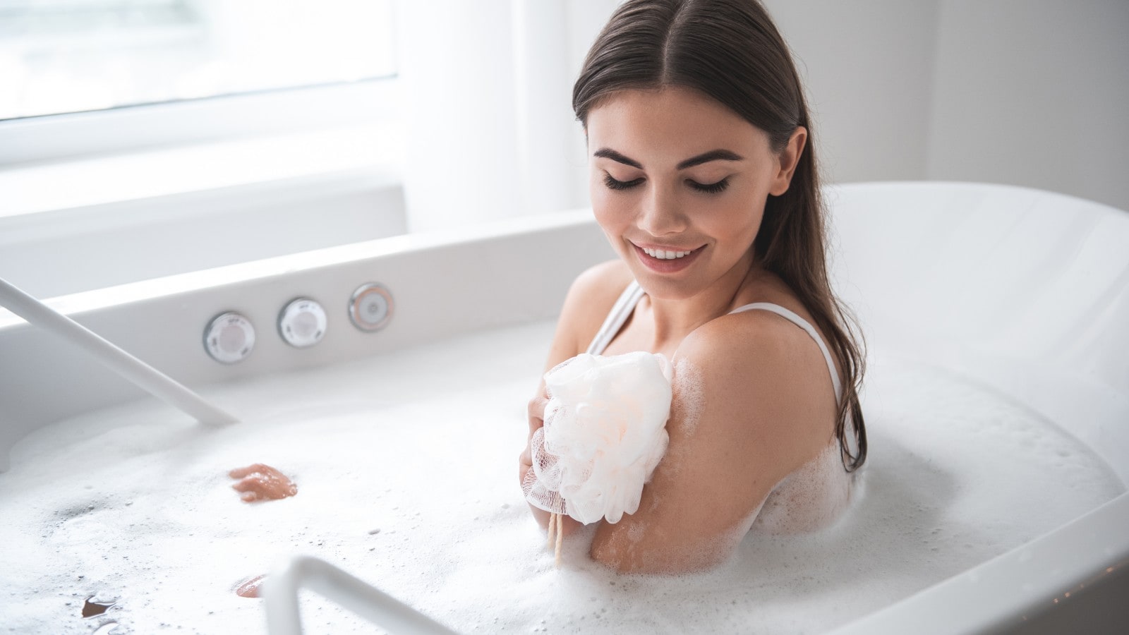 Incorporating Aromatherapy into Bath Meditation: Essential Oils for Stress Relief